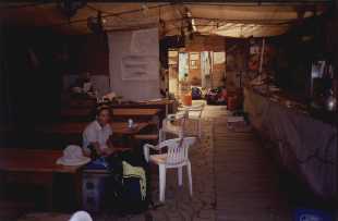 Anita en el refugio de la familia Jato.